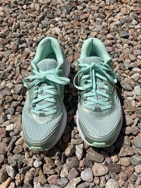 Saucony Mint Green Women's Athletic Running Shoes size 7.5